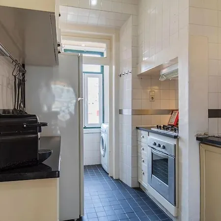 Typical 2bdr Apartment Lissabon